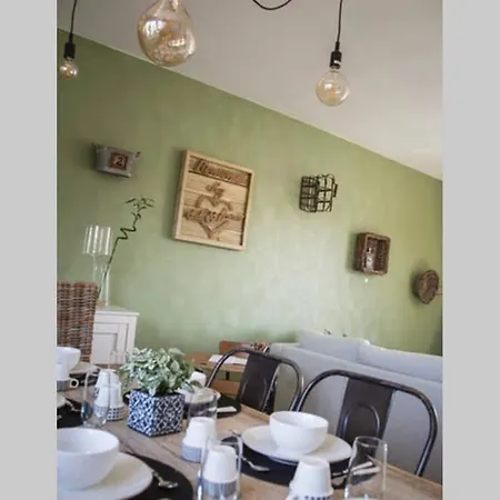 Tres Jolie Maison A Cote De La Villa