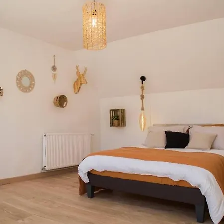 Tres Jolie Maison A Cote De La