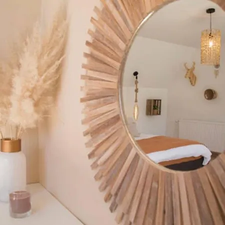 Tres Jolie Maison A Cote De La *